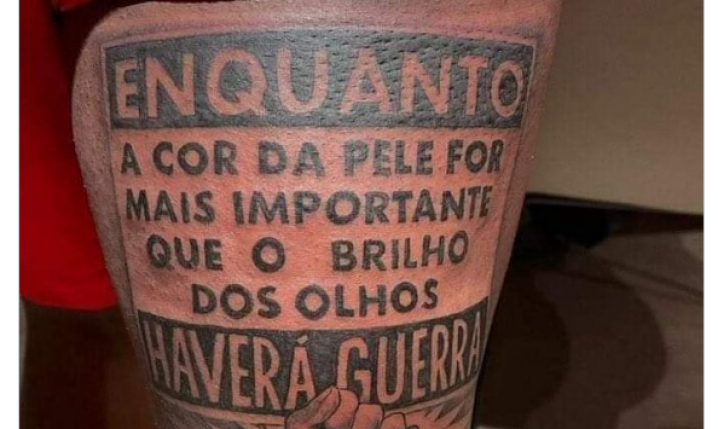 NAPIS na nowym tatuażu Viniciusa Juniora!